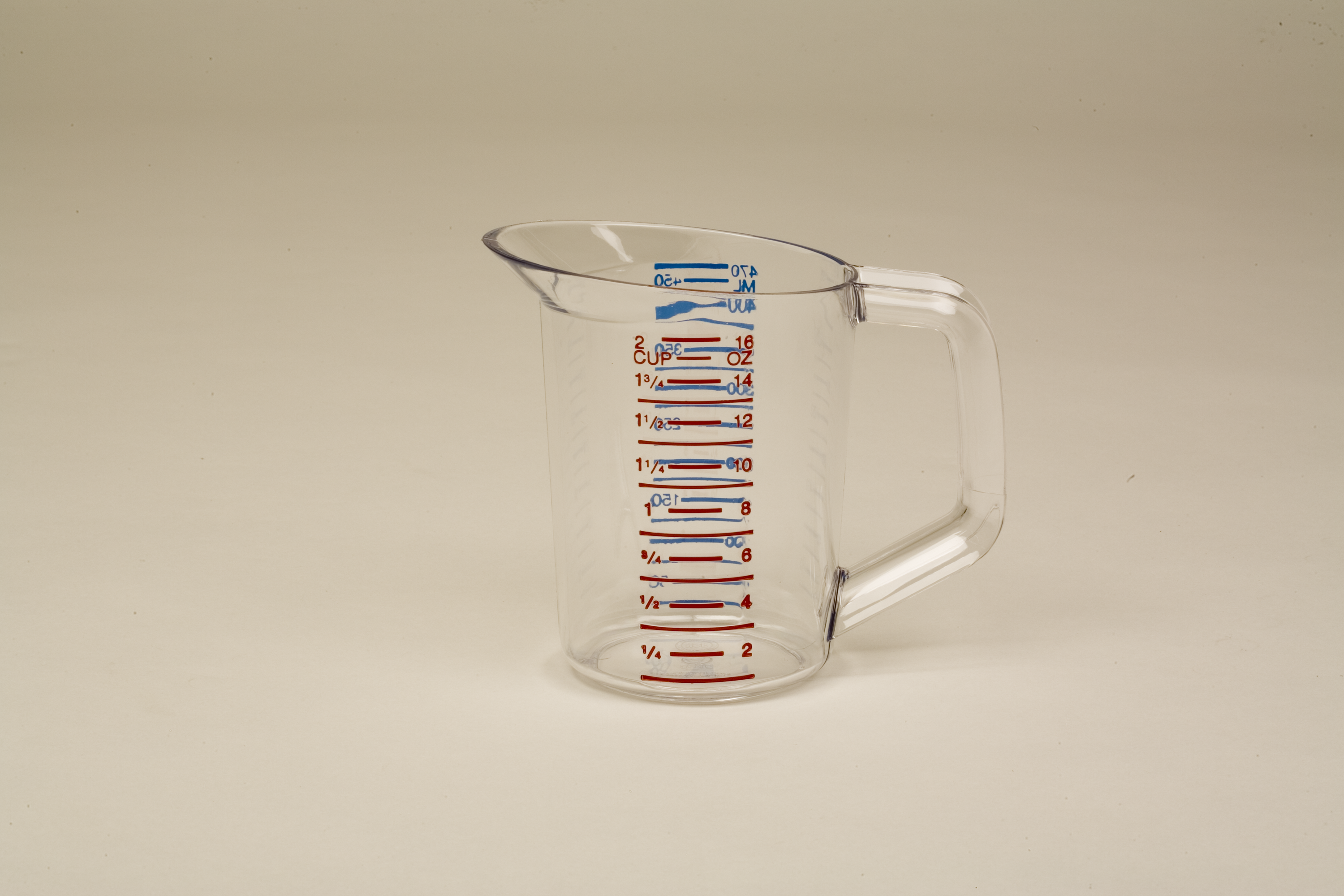 乐柏美商务用品Bouncer™量杯采用防碎裂透明聚碳酸酯材质制成。