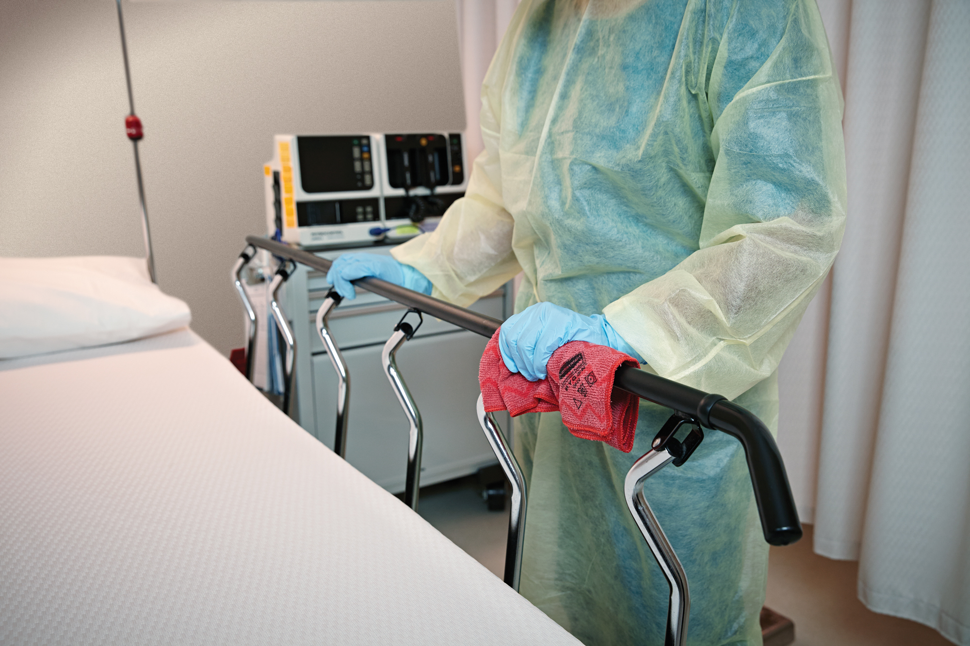 HYGEN™微纤抹布，具备行业领先的耐用性，为您提供卓越的感染预防与无与伦比的清洁性能。