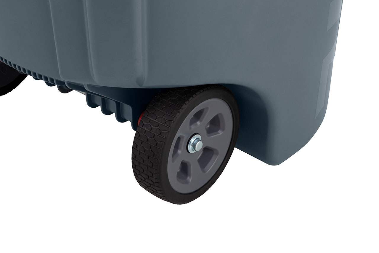 灵动设计，经久耐用。BRUTE™带轮款储物桶使移动搬运轻松5倍，即使在崎岖地面上也能提升效率并降低受伤风险。