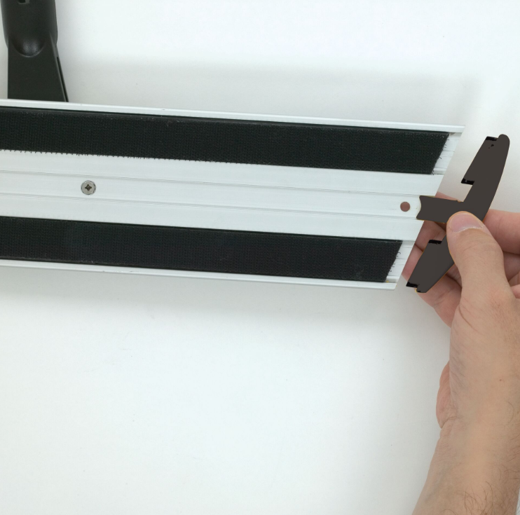 本款粘扣条替换装专为对应尺寸的快接式拖头设计，安装便捷，可轻松实现各类拖头与拖布的牢固连接。只需将所选拖布牢固贴合于拖头，并根据使用情况定期更换即可。
