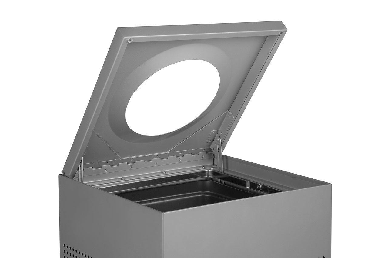 这款设计线条流畅的斯丽·影系列装饰型方形室内垃圾桶（61L，FGSC14）采用现代化的镂空图案设计，可与现代化空间环境完美融合。高品质材料与精湛工艺确保产品能够承受日常高频使用的严苛考验。