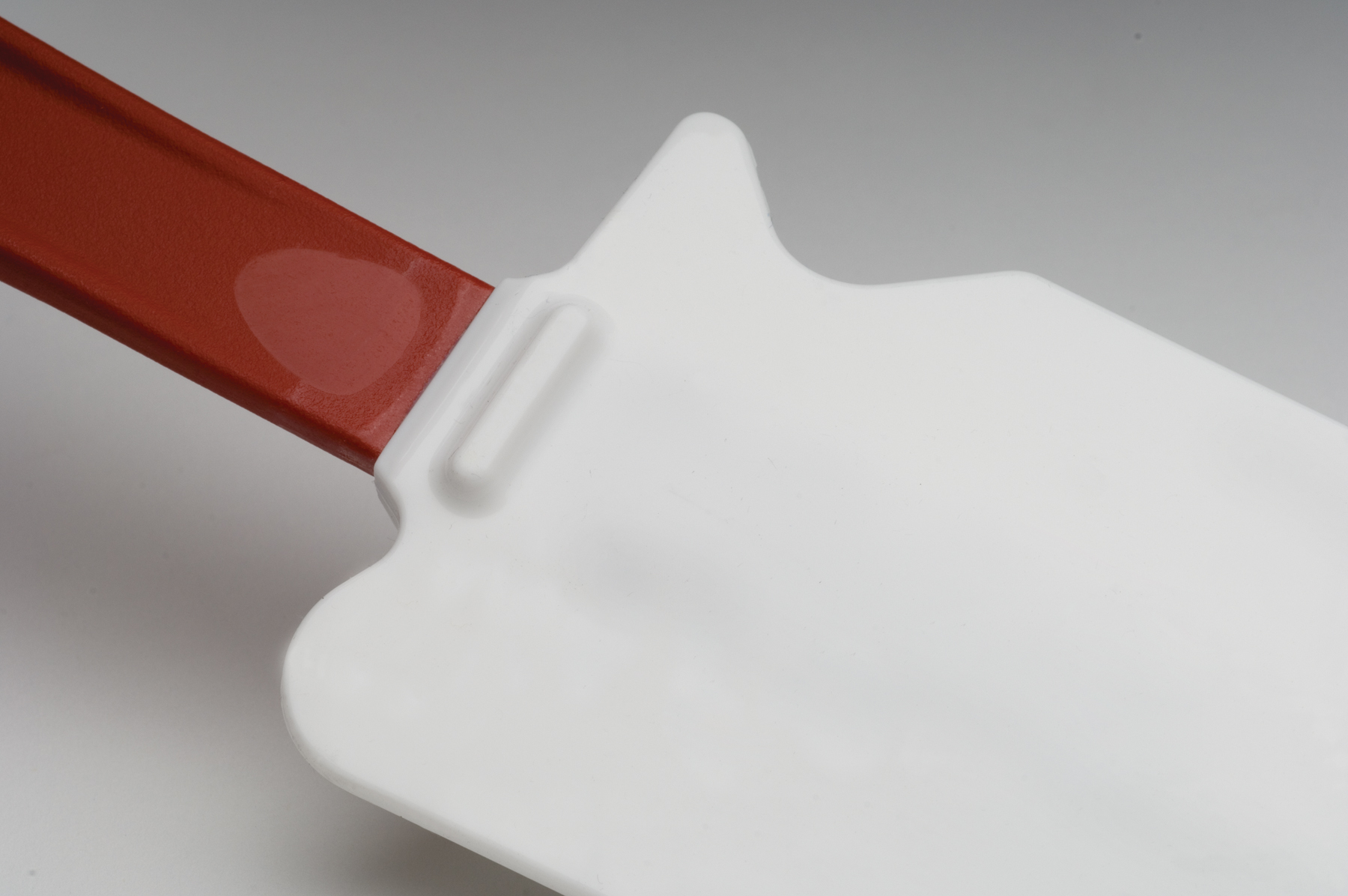 乐柏美商务用品厨房储存与备制工具提供七种颜色选择，降低厨房交叉感染风险。