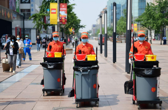 现身王府井步行街的移动保洁车，为何如此引人注目？