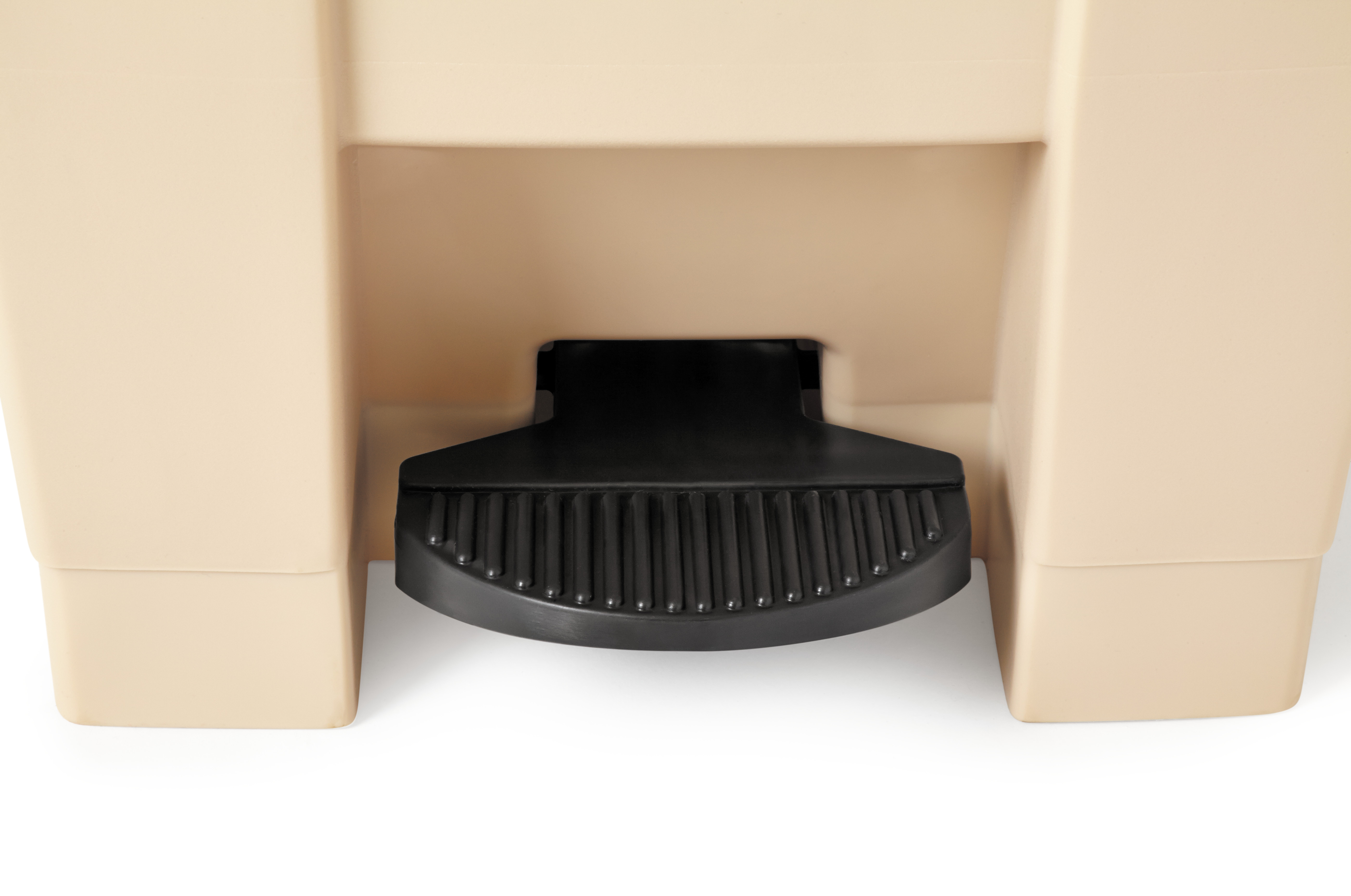 乐柏美商务用品Legacy踏板式垃圾桶提供卫生的废弃物管理解决方案。脚踏式踏板设计减少手部接触，降低交叉污染风险，改善作业环境。