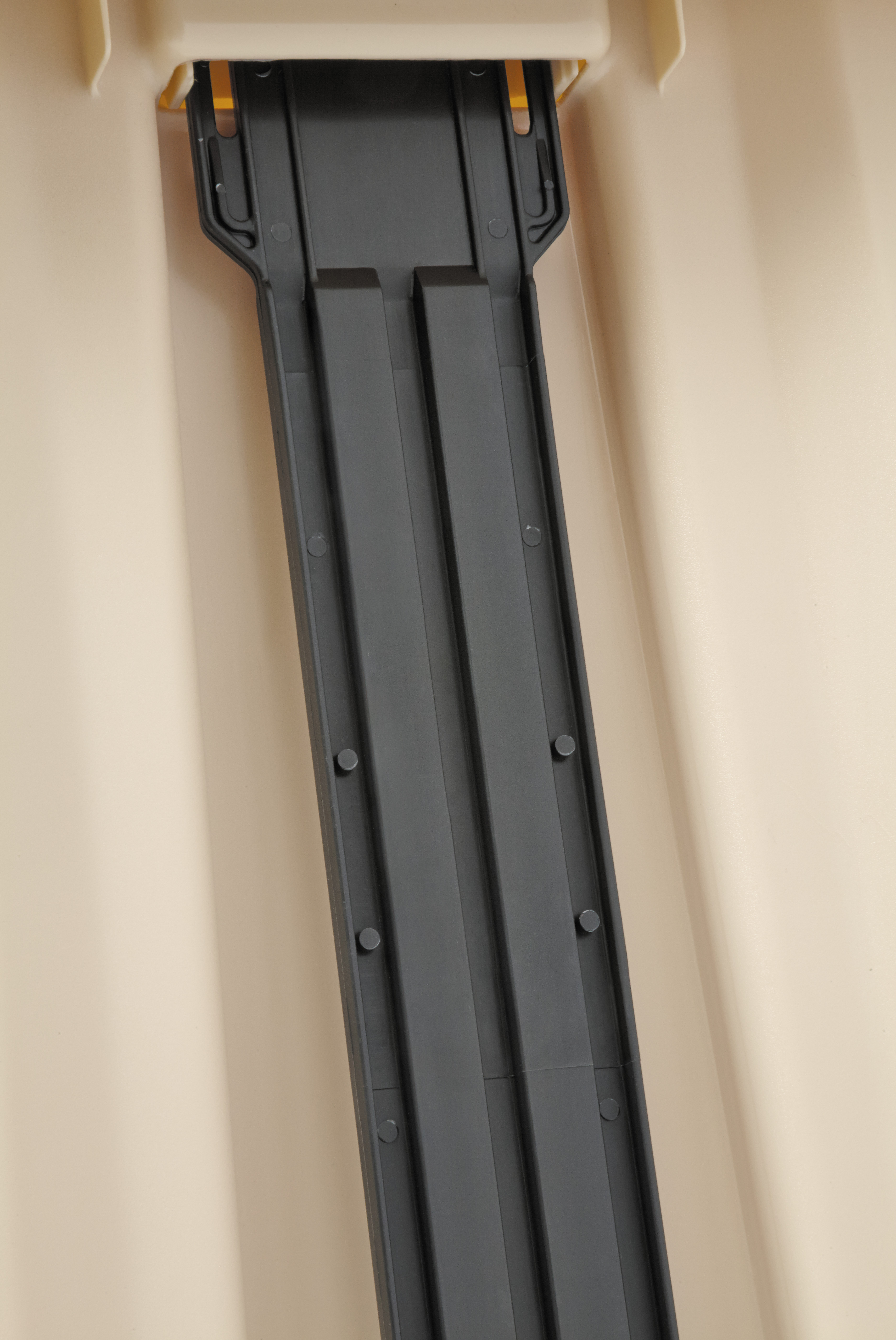 乐柏美商务用品Legacy踏板式垃圾桶提供卫生的废弃物管理解决方案。脚踏式踏板设计减少手部接触，降低交叉污染风险，改善作业环境。