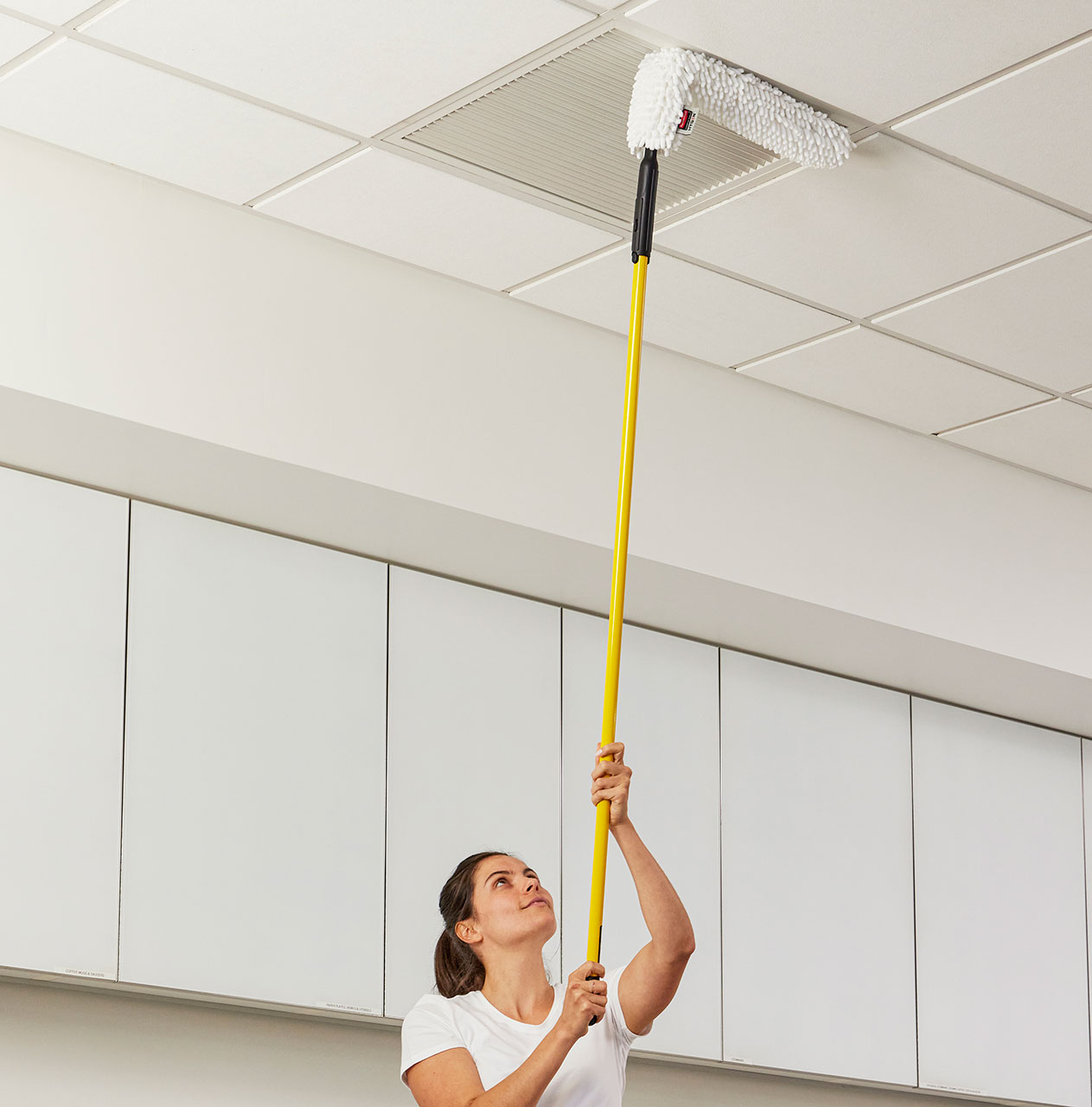 乐柏美商务用品HYGEN™微纤灵活除尘棒替换除尘套可轻松吸附灰尘、毛发及较大颗粒物，广泛适用于通风口、家具、床罩、异形装饰件等多种场景的清洁作业。