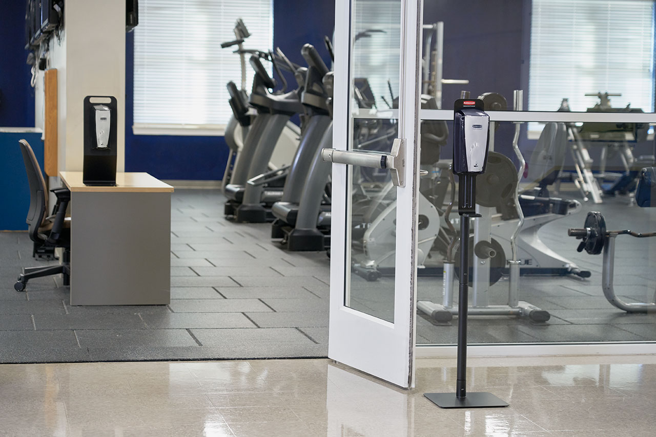 AutoFoam纤巧型给皂机落地支架可将免触式给皂机安装在轻便可移动的支架上，以适应设施不断变化的需求。