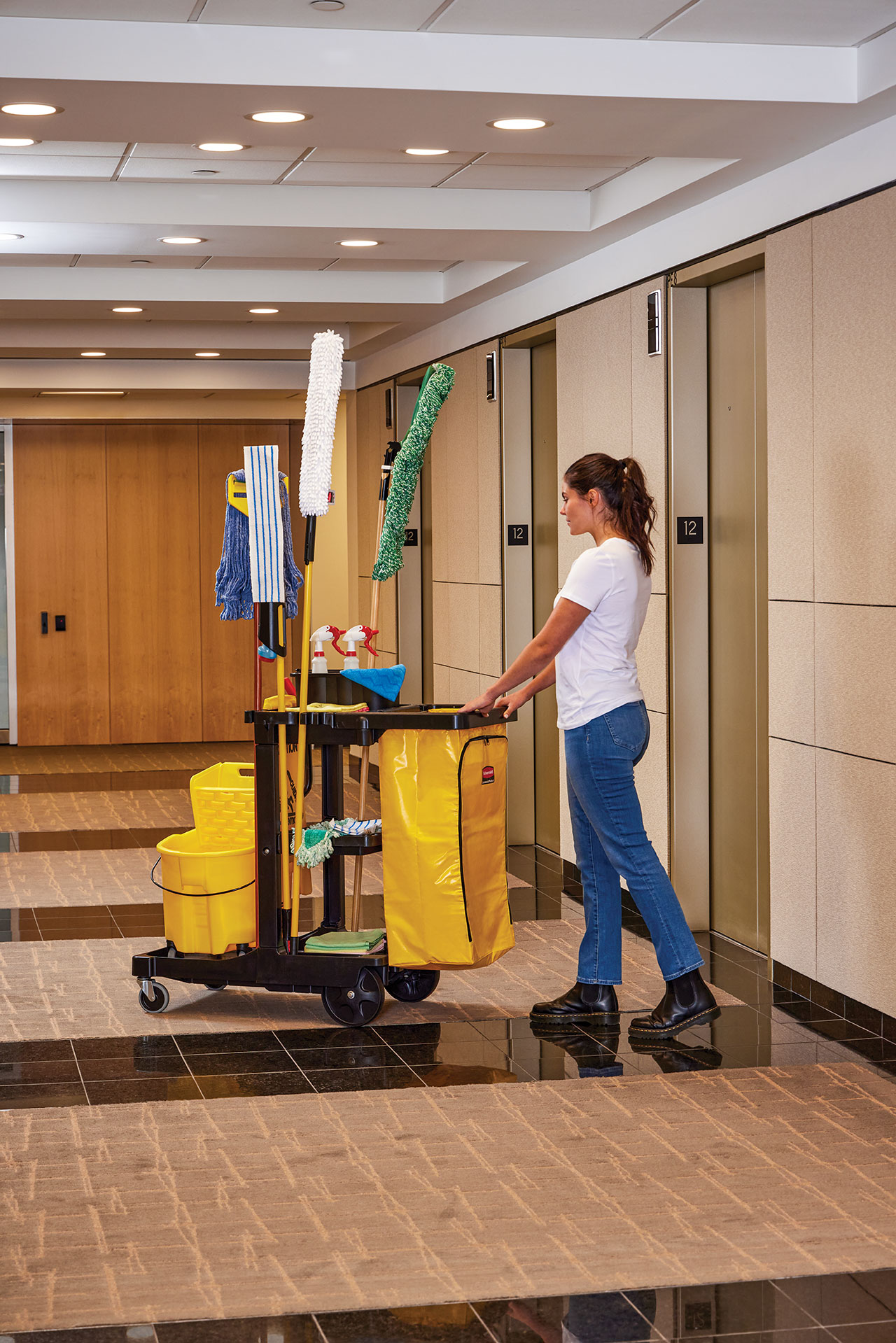 乐柏美商务用品HYGEN™微纤灵活除尘棒替换除尘套可轻松吸附灰尘、毛发及较大颗粒物，广泛适用于通风口、家具、床罩、异形装饰件等多种场景的清洁作业。