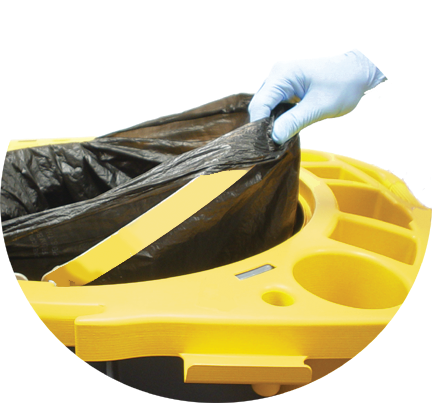 乐柏美商务用品商用BRUTE™工具组合架可牢固卡扣在167L BRUTE™储物桶边缘。