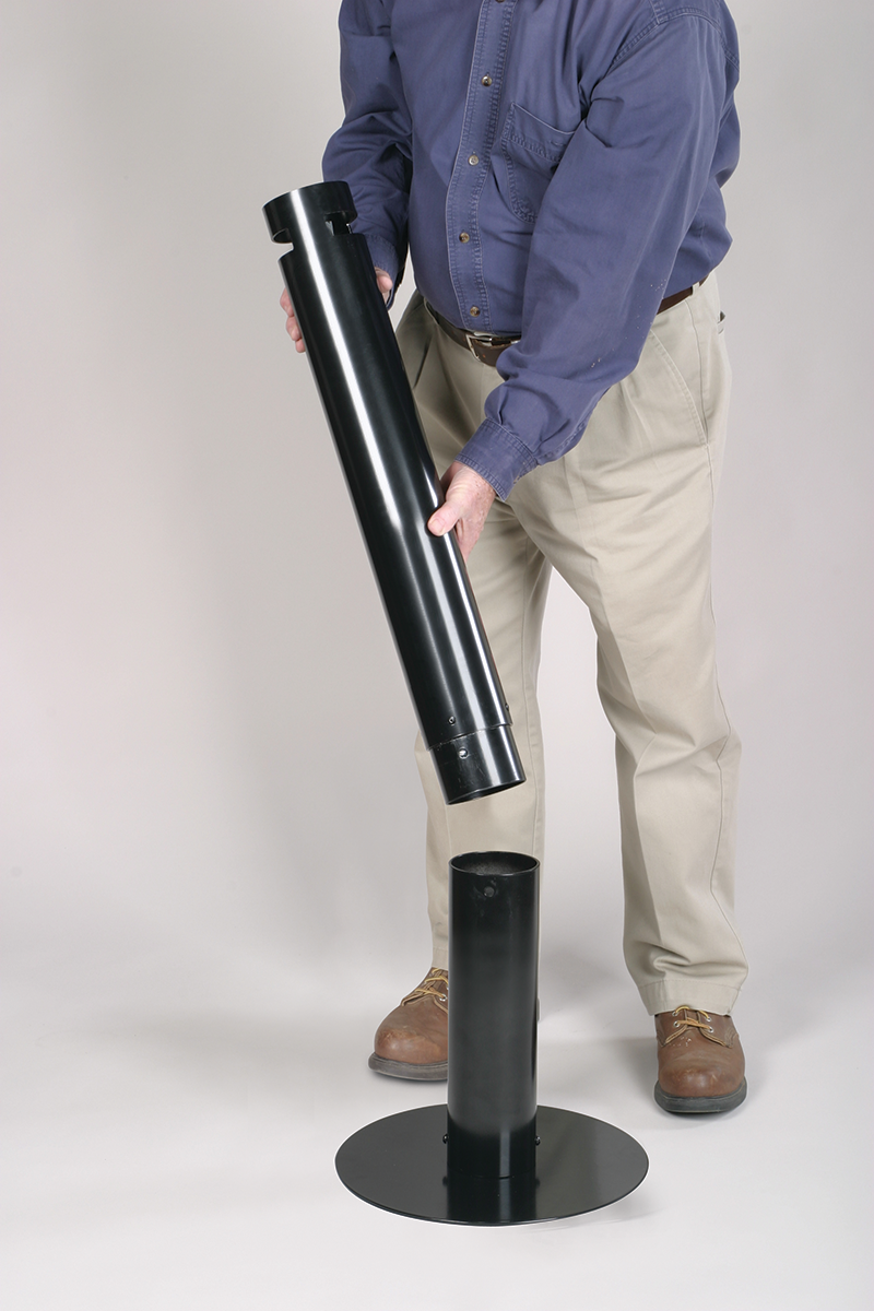 落地型烟蒂柱用于收纳烟蒂烟灰，设计简单且节省空间。采用抗紫外线的Uni-Koat粉末涂层，适用于各种户外环境。